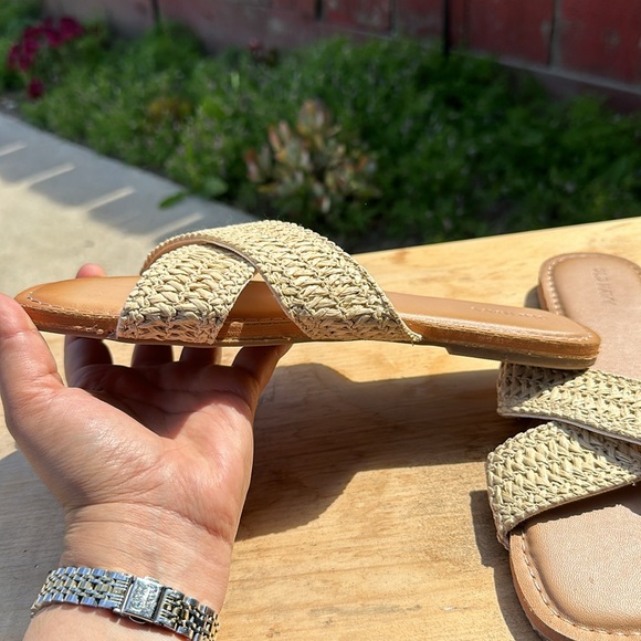 Sandals - Picture 3 of 4